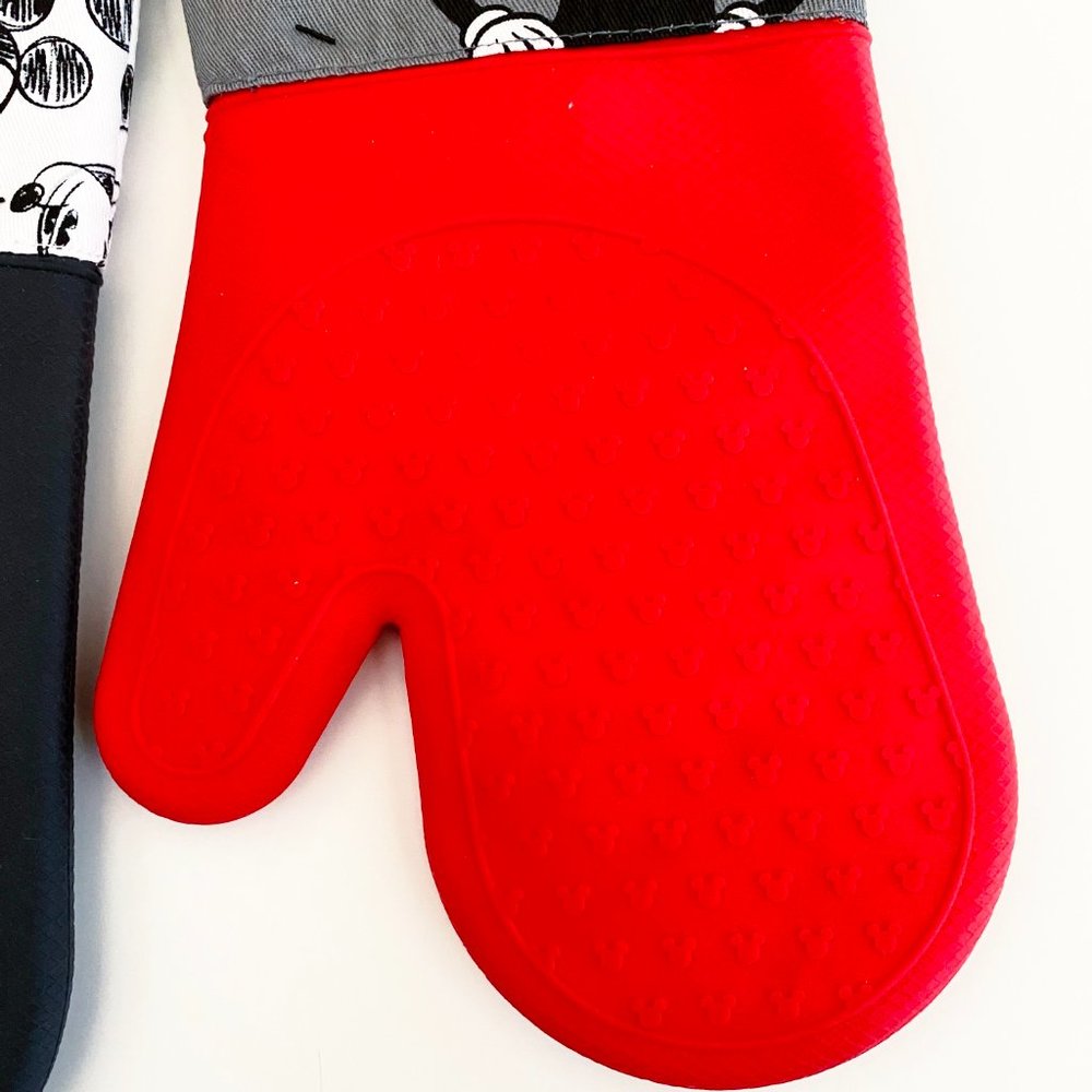 Disney Mickey Mouse Minnie Mouse Silicone Oven Mitts - Picture 4 of 8